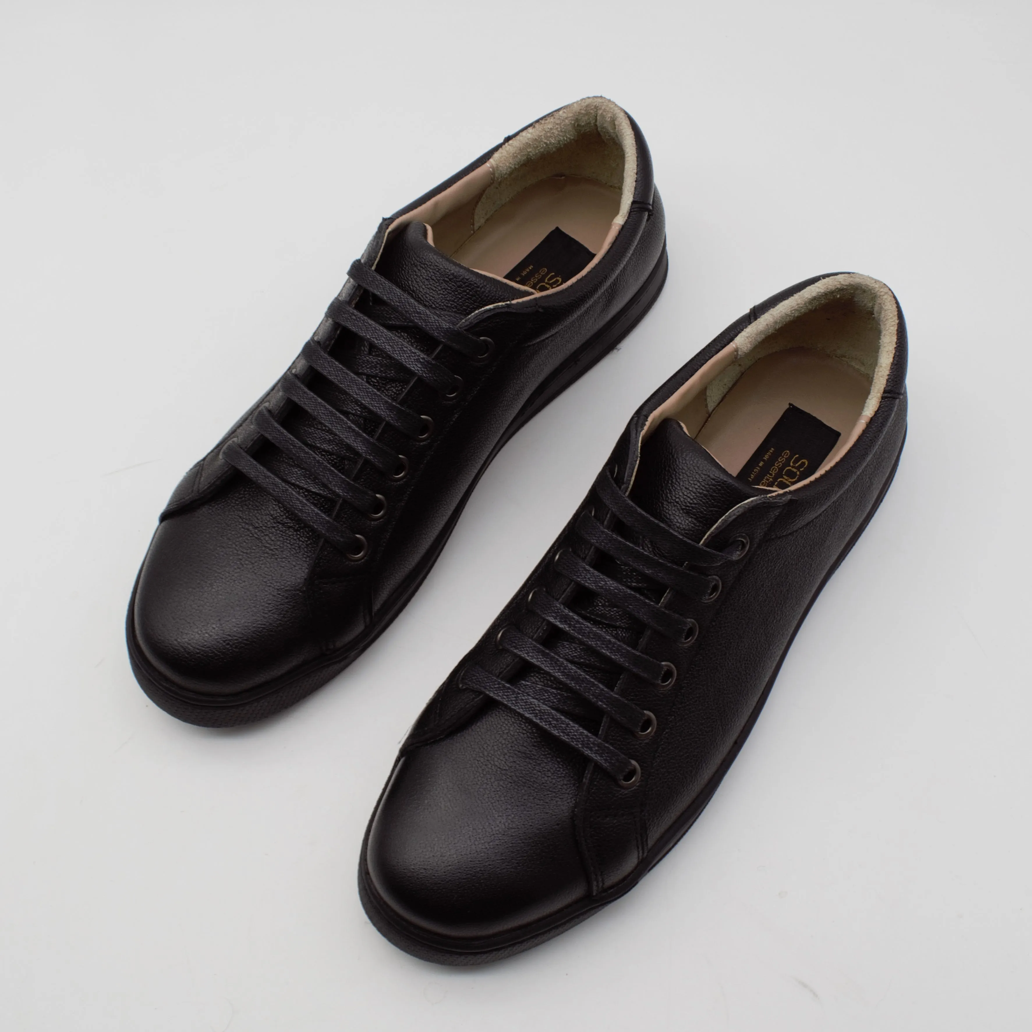 Calf Leather Low-Top Sneakers / Black Sole